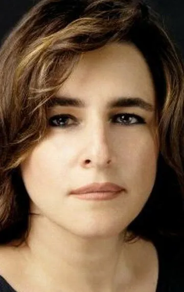 Фотография актёра Эсра Дерманджиоглу