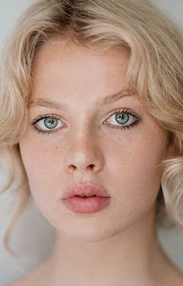 Фотография актёра Элла Ньютон