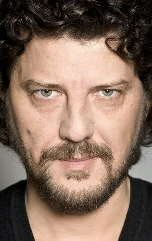 Фотография актёра Илькер Аксум