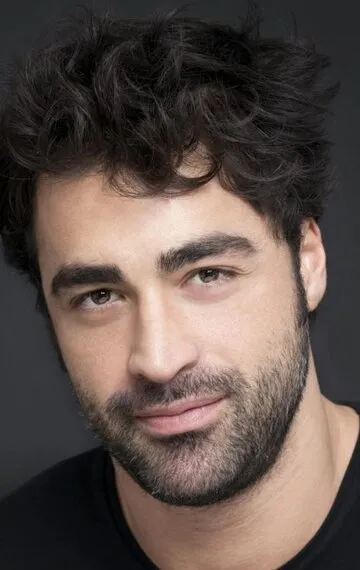 Фотография актёра Сарп Левендоглу