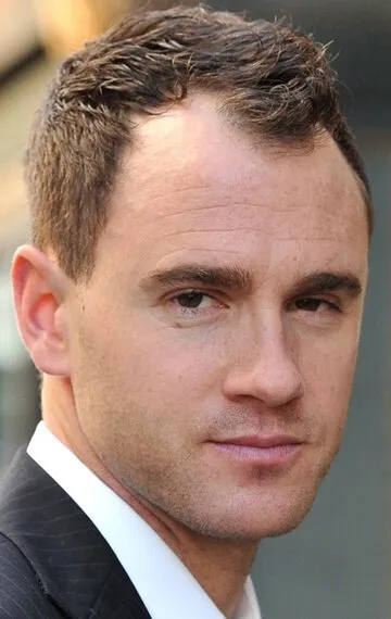 Фотография актёра Джулиан Бэйли