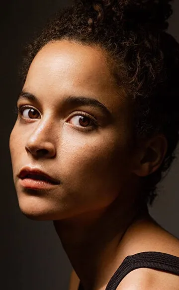 Фотография актёра Джулиана Кэнвилд