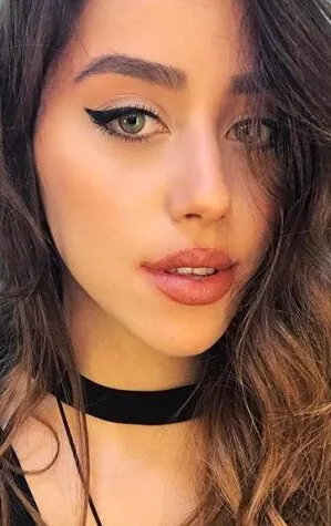 Фотография актёра Зейнеп Алкан