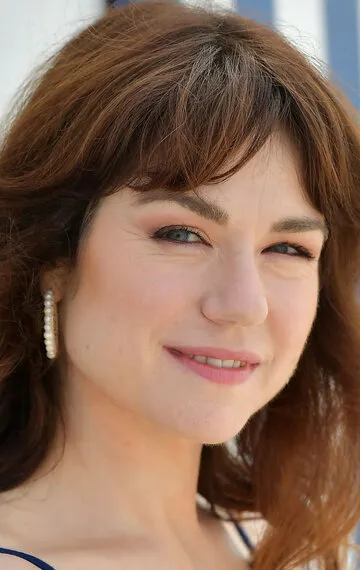 Фотография актёра Эмили Декенн