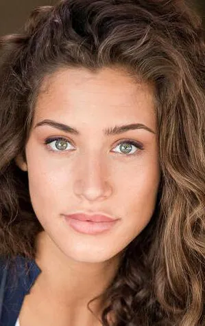 Фотография актёра Манон Азем