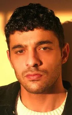 Фотография актёра Халит Озгюр Сари