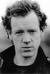 Фотография актёра Саймон Микок