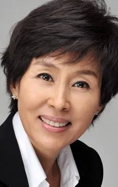 Фотография актёра Ли Гён-джин