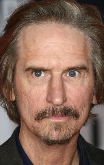 Фотография актёра Рэй Маккиннон