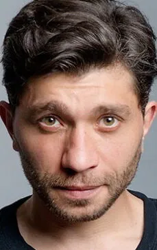 Фотография актёра Озгюр Эмре Йылдырым