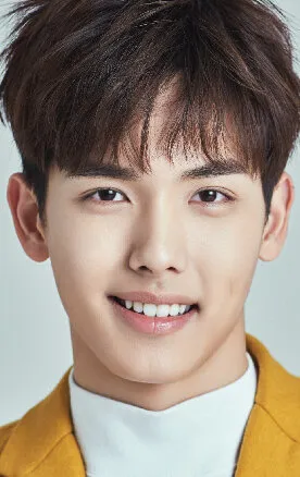 Фотография актёра Райли Ван