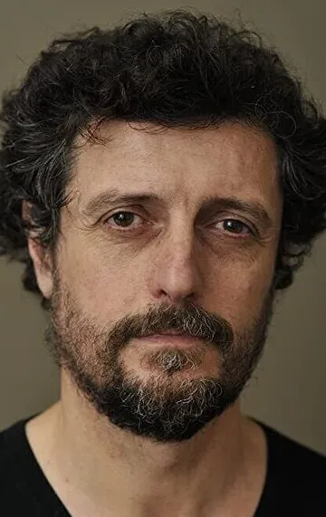 Фотография актёра Адриану Карвалью