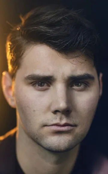 Фотография актёра ДжиТи Нил