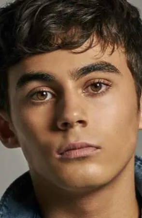 Фотография актёра Тайлер Альварес