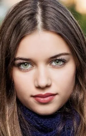 Фотография актёра Афра Сарачоглу