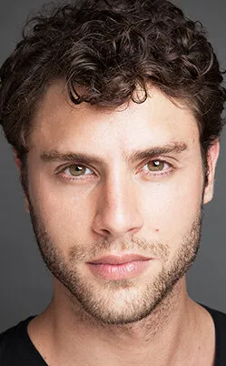 Фотография актёра Гюн Акинджи