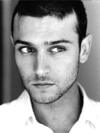 Фотография актёра Асьер Ньюман