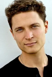 Фотография актёра Элайджа Аллан-Блитц