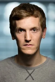 Фотография актёра Эллиотт Кроссет Хове