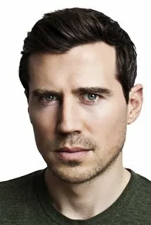 Фотография актёра Джош Бердетт