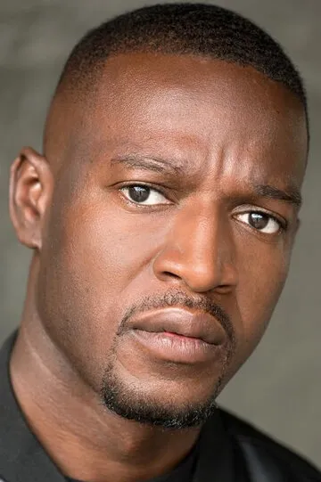 Фотография актёра Стивен Адеколу