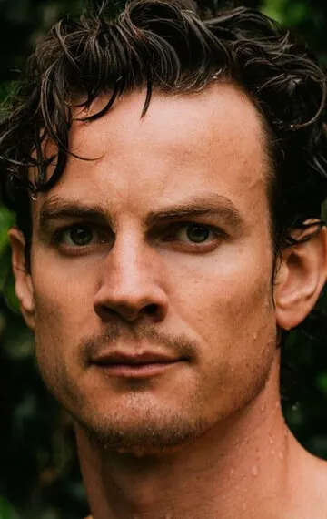 Фотография актёра Люк Кук