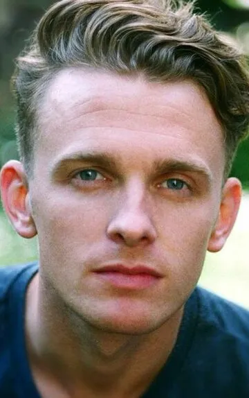 Фотография актёра Льюис Ривз