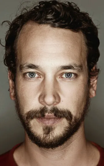 Фотография актёра Джонатан Кузини