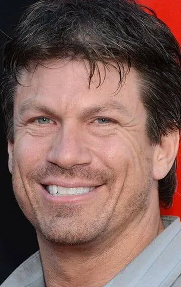 Фотография актёра Пол Логан