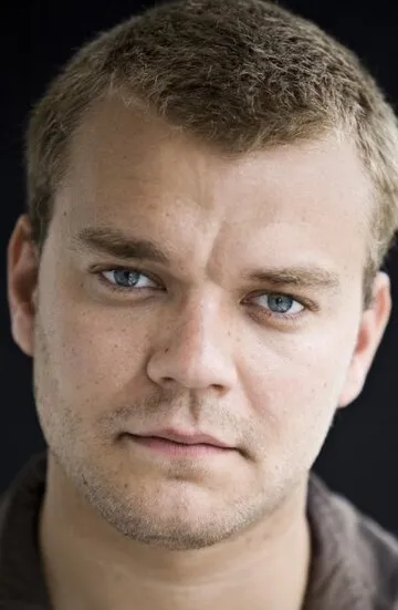 Фотография актёра Пилу Асбек