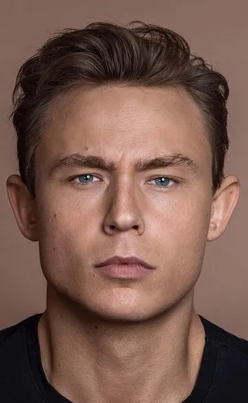 Фотография актёра Деннис Моен