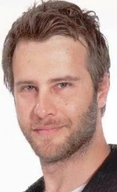 Фотография актёра Озгюр Чевик