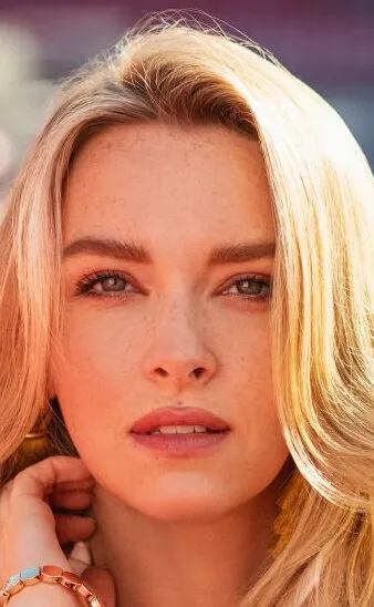 Фотография актёра Камилль Костек